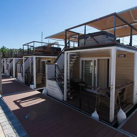 Marina Luxury Houseboat Lavender 別荘