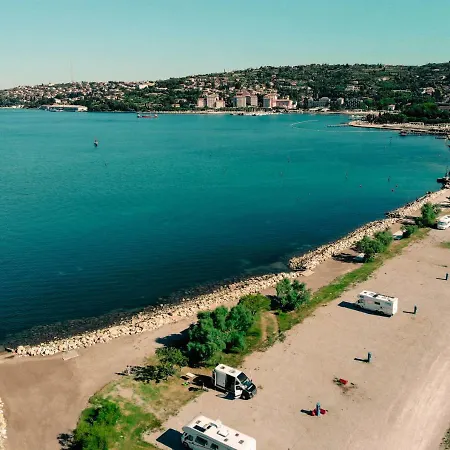 Marina Luxury Houseboat Lavender
