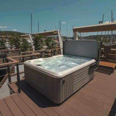 Marina Luxury Houseboat Lavender 別荘 *