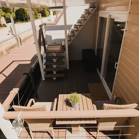 Marina Luxury Houseboat Lavender 別荘